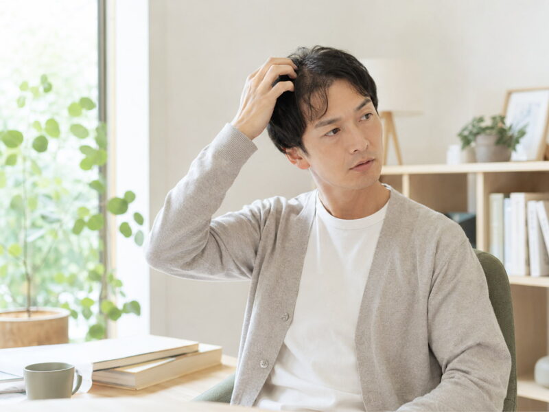抜け毛が増えた男性がまず確認したいこと